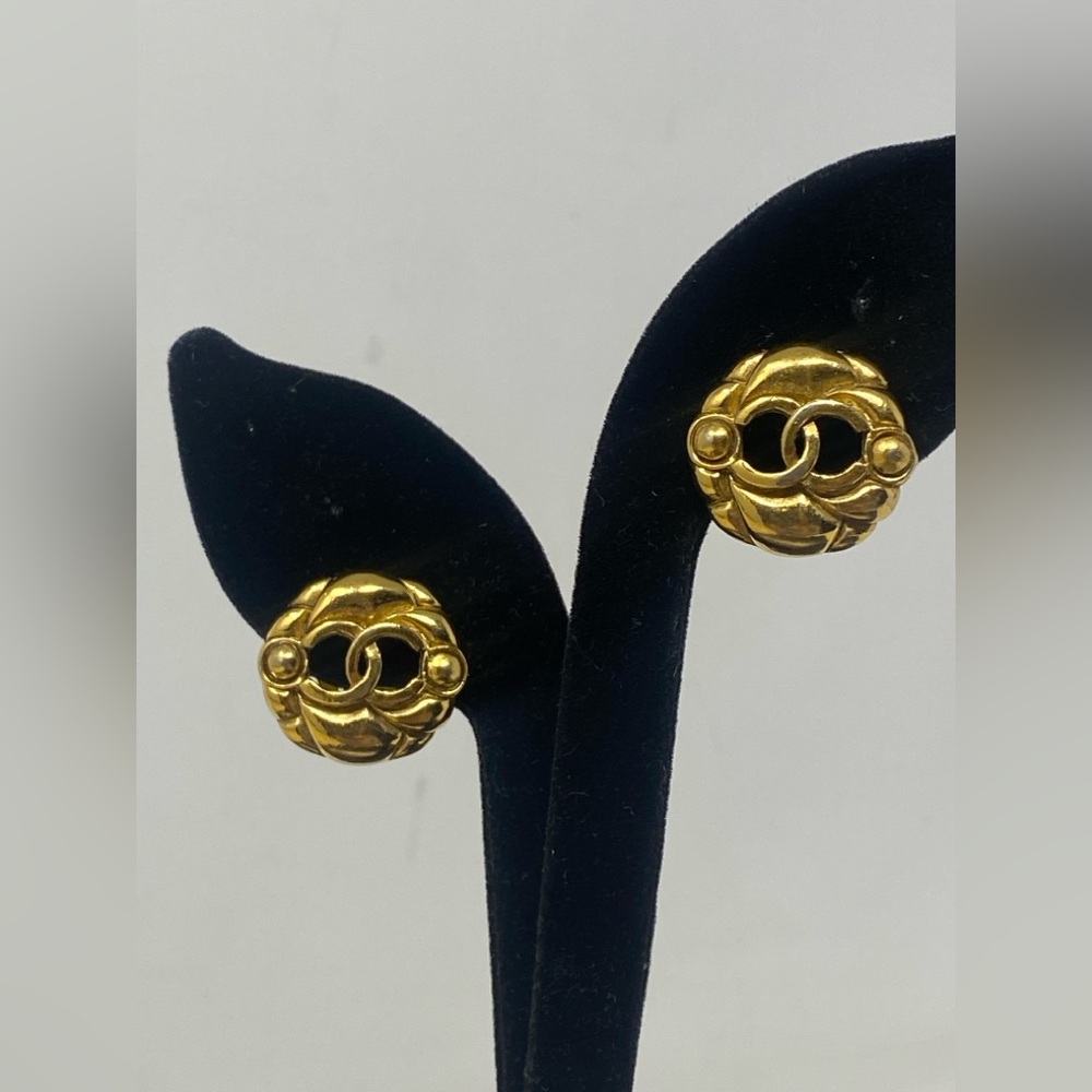 Chanel Vintage Round Gold CC Mark Hollow Type Earrings 80s - Picture 2 of 16
